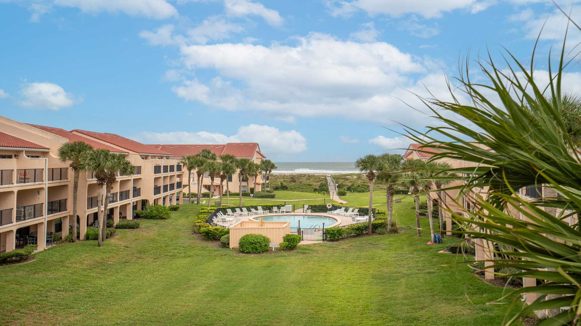 Ocean/pool view