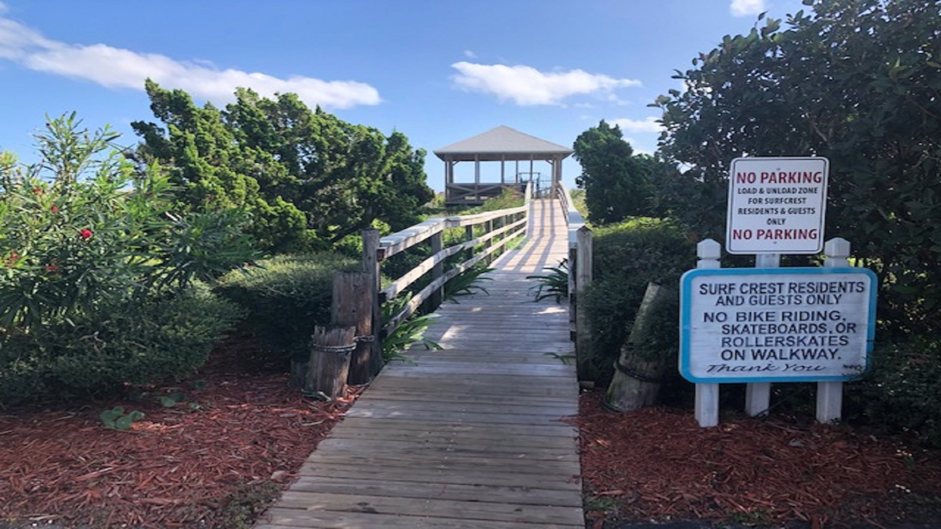 Entrance to boardwalk